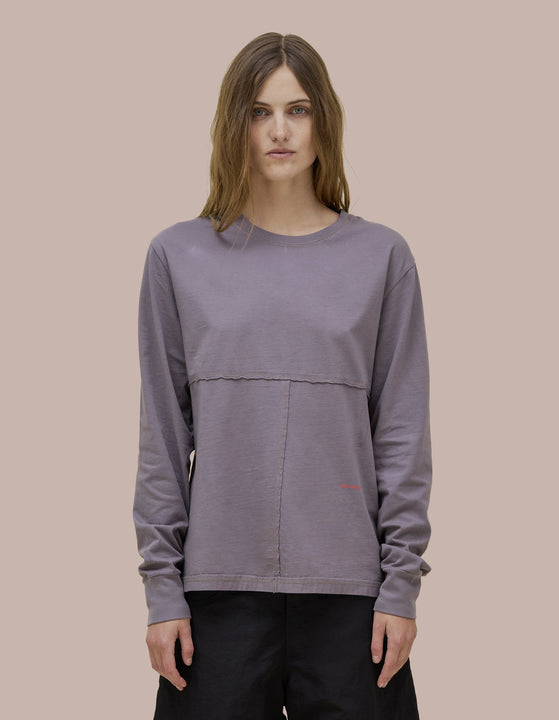 Our classic Eckhaus Latta relaxed-fit lapped long sleeve in Pima cotton jersey with lapped raw-edged seams. Garment dyed in solid gray with olive green contrast topstitching. Finished with an orange "Eckhaus Latta" logo at the abdomen.