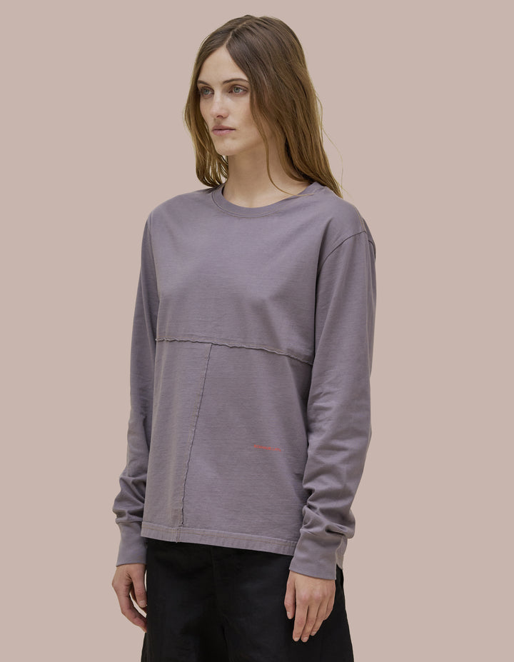 Our classic Eckhaus Latta relaxed-fit lapped long sleeve in Pima cotton jersey with lapped raw-edged seams. Garment dyed in solid gray with olive green contrast topstitching. Finished with an orange "Eckhaus Latta" logo at the abdomen.